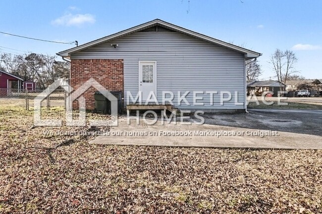 Building Photo - 201 Larkwood Dr SW