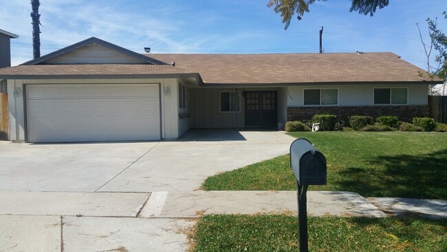 Primary Photo - Newly Remodeled South Corona Family Home