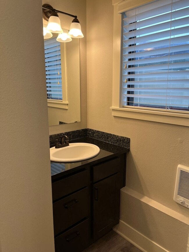 Building Photo - 4 Bedroom - Gated Community!