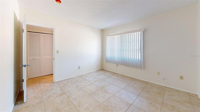 Building Photo - 1213 Glen Oaks Dr E