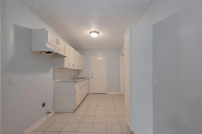 Building Photo - 4906 Larkspur St