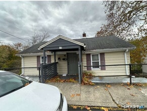 Building Photo - 90 Aetna St