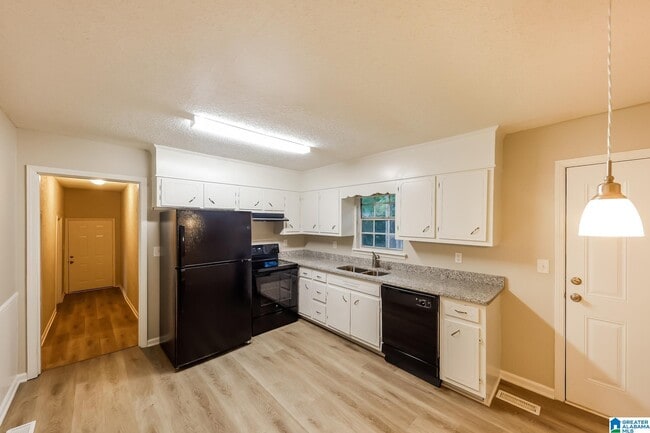 Building Photo - 3033 Carleton Rd