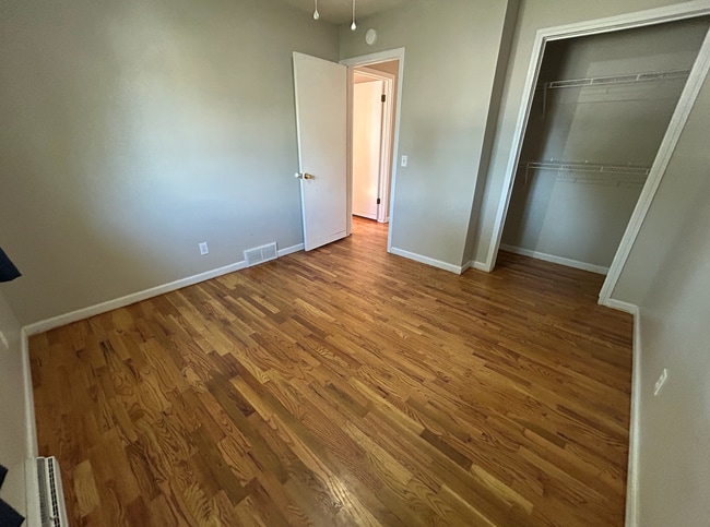 Building Photo - 3 Bed, 1.5 Bath with Spacious Backyard!