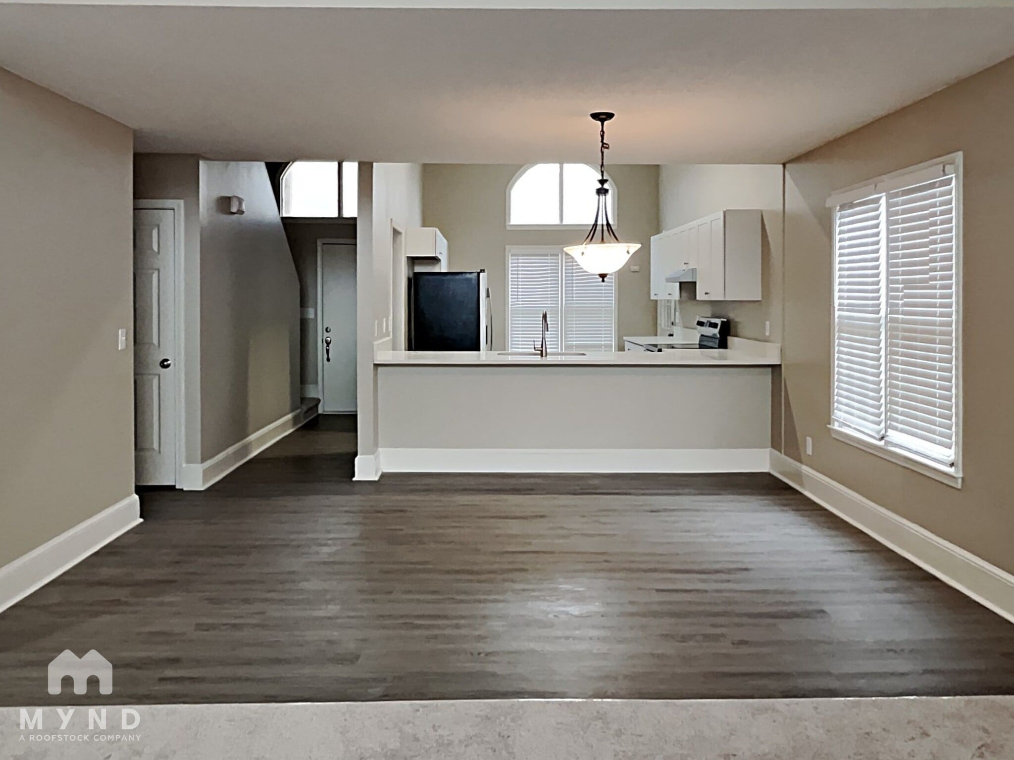 Building Photo - 4015 Golfview Dr