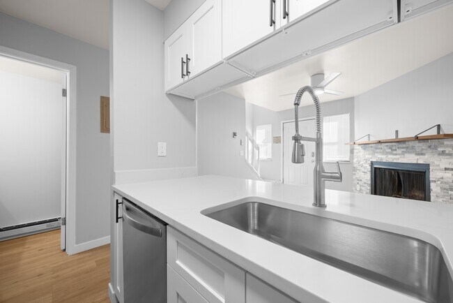 Building Photo - 2238 Canyon Blvd #2