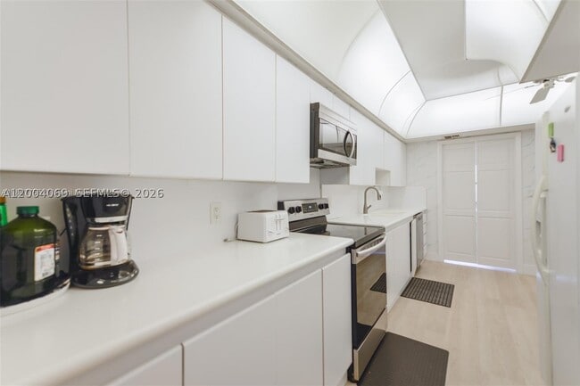 Building Photo - 4900 N Ocean Blvd