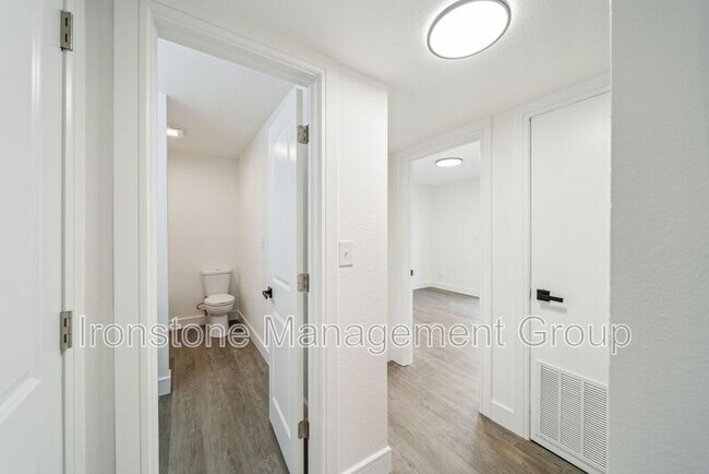 Building Photo - 3169 E 49th St
