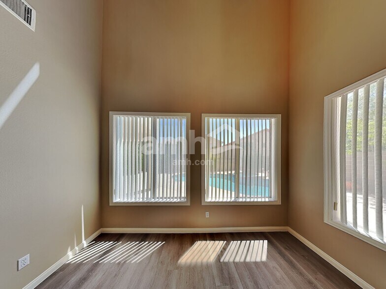 Building Photo - 10820 Canisteo St