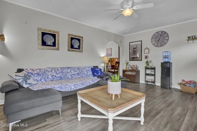 Building Photo - 236 Spruce Dr