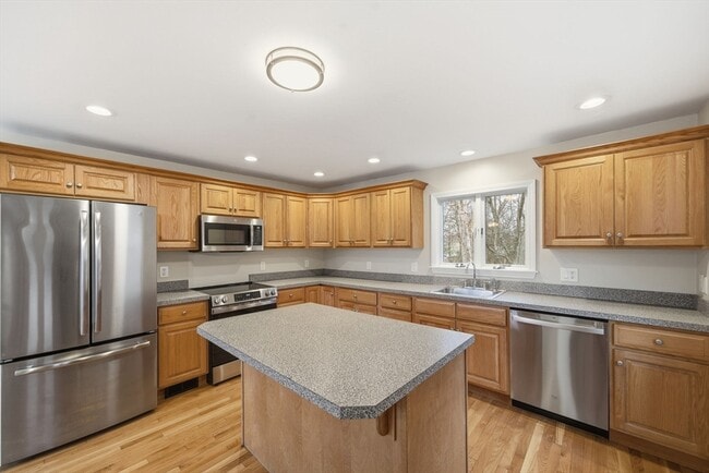 Building Photo - 184 Park St