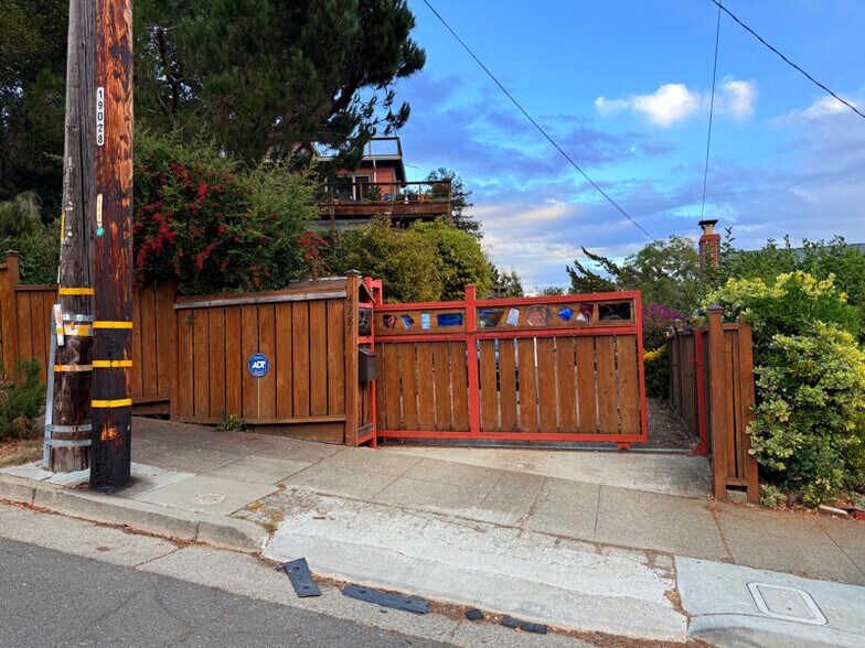 Building Photo - 4284 Maybelle Ave