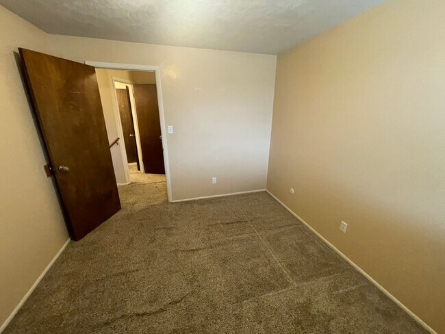 Building Photo - 785 S 200 E