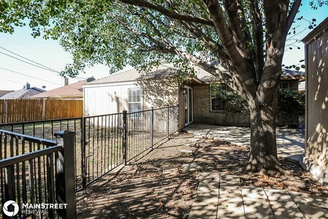 Building Photo - 809 Minuteman Dr, Blue Mound, TX 76131