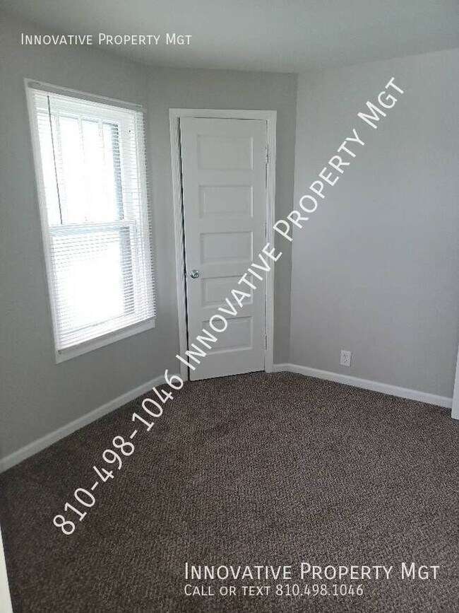 Building Photo - 842 E 9th St