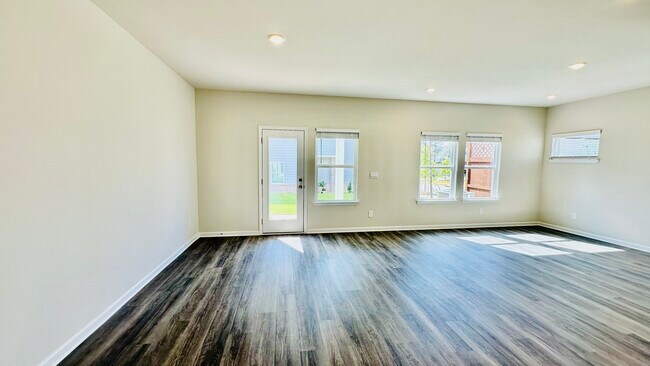 Building Photo - 690 Gabby Pt SW