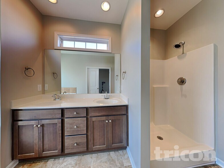 Building Photo - 925 Beverly Ct