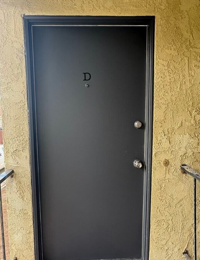 Building Photo - 1951 N Ventura Rd