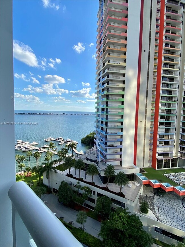 Building Photo - 1541 Brickell Ave