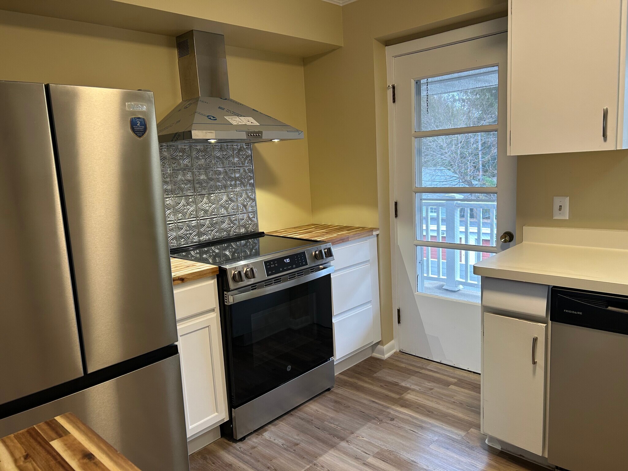 Building Photo - 2411 East Ave