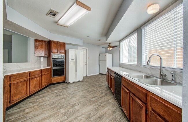 Building Photo - 6326 Briar Terrace Dr