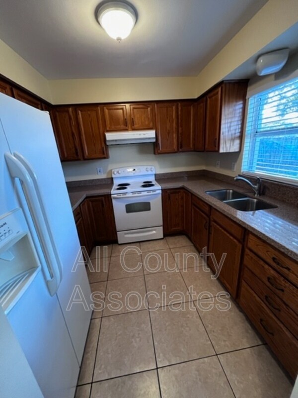 Building Photo - 1011 Idlebriar Way