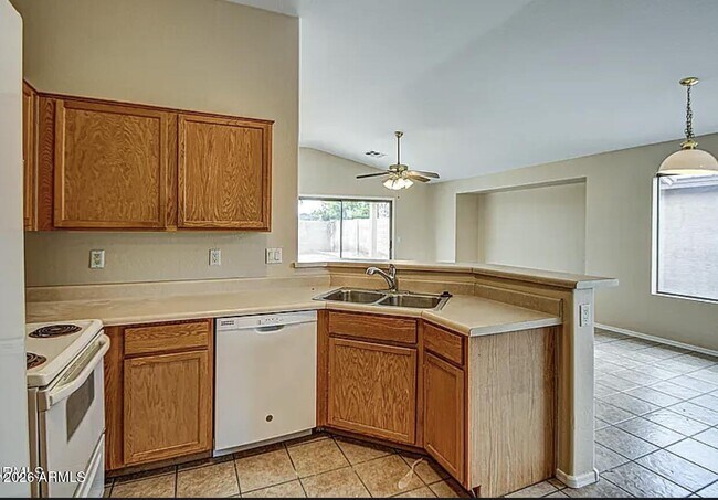 Building Photo - 31111 N Claridge Cir