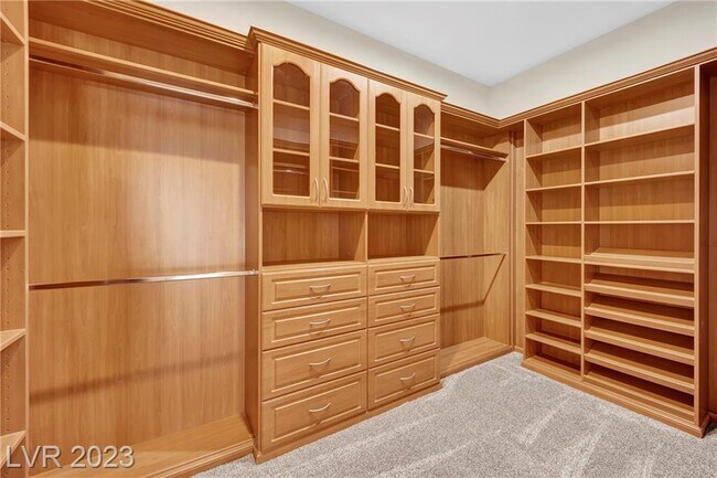 Master Closet - 2793 Bellini Dr