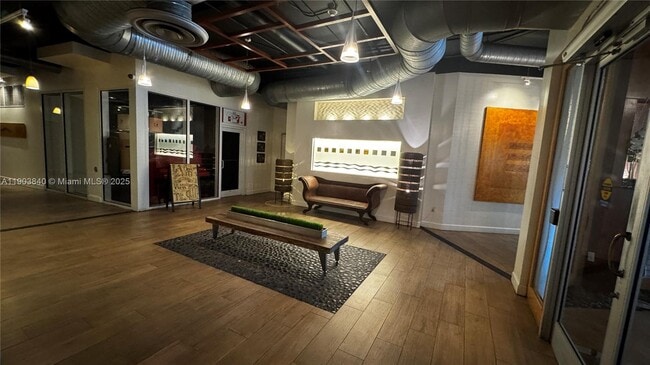 Building Photo - 10 SW South River Dr