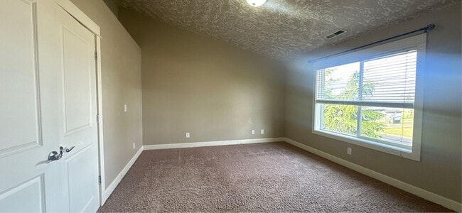 Building Photo - 913 Pintail St