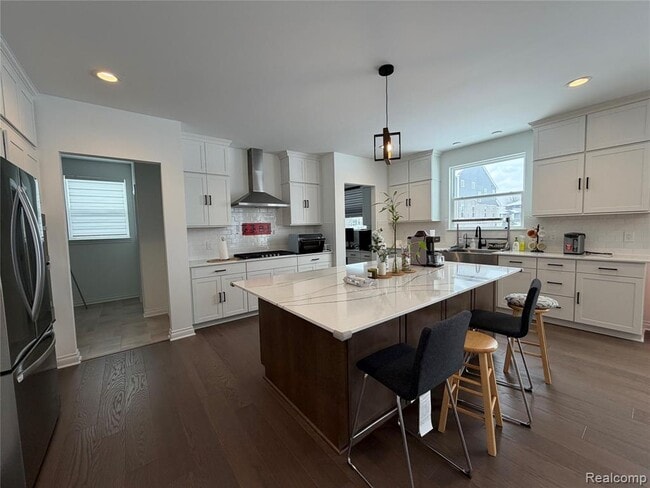 Building Photo - 51360 Whispering Rdg Dr