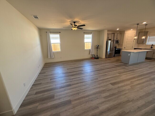 Building Photo - 402 Broadstone Ct