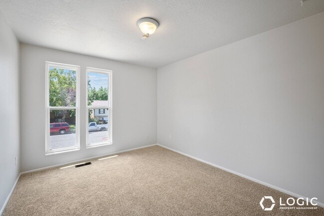 Building Photo - 844 E 2800 N