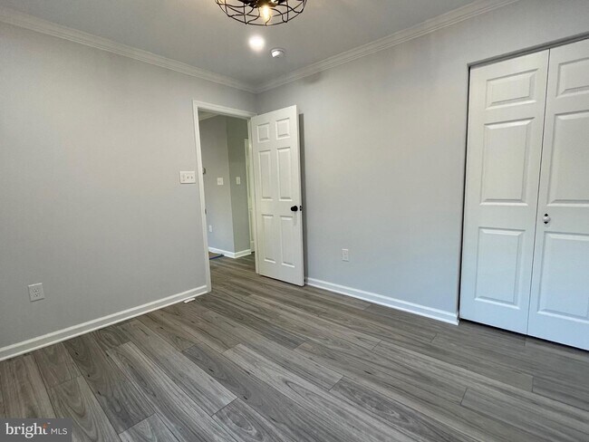 Building Photo - 1819 Sherman Dr