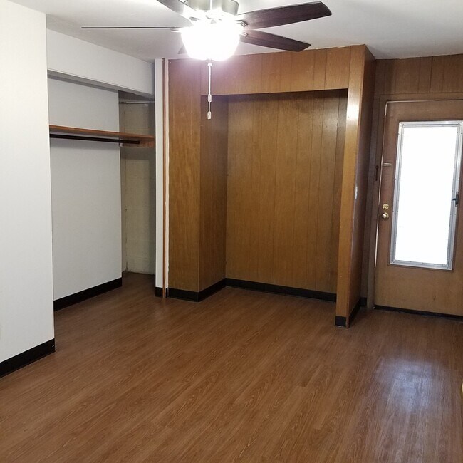 Building Photo - Great Location at a Great Price! 1BR/1BA W...
