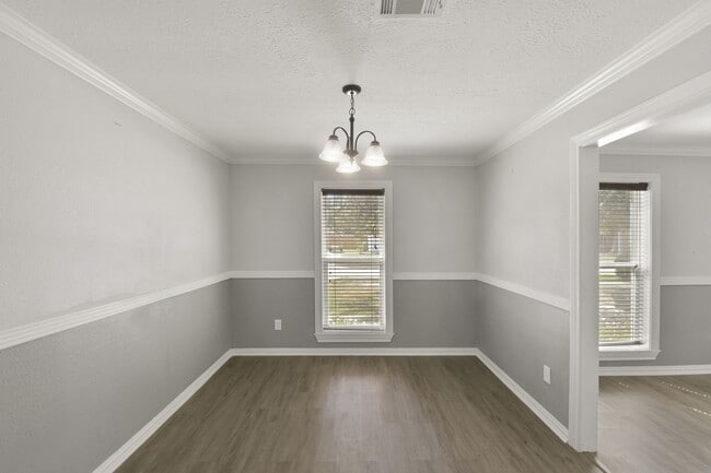 Building Photo - 15710 Creekhaven Dr