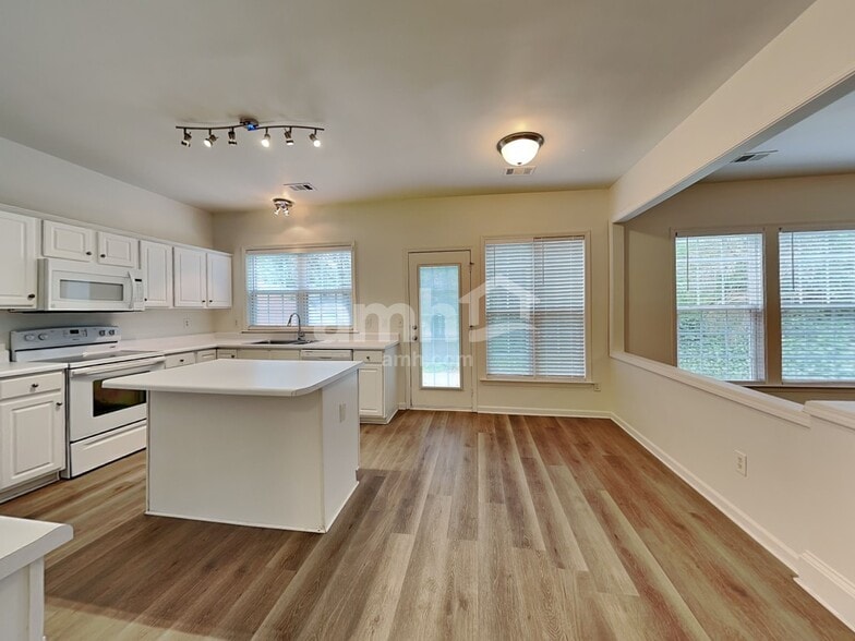 Building Photo - 405 Carphilly Ct