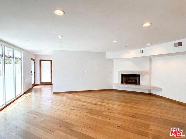 Building Photo - 512 Brooks Ave