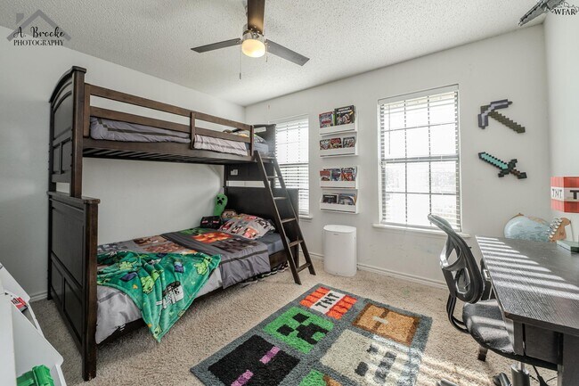 Building Photo - 1505 City View Dr