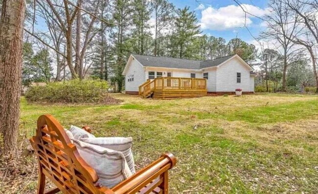Building Photo - "Charming 3-Bed, 2-Bath Retreat with 1700 Sq. Ft. of Comfort in Simpsonville, SC!"