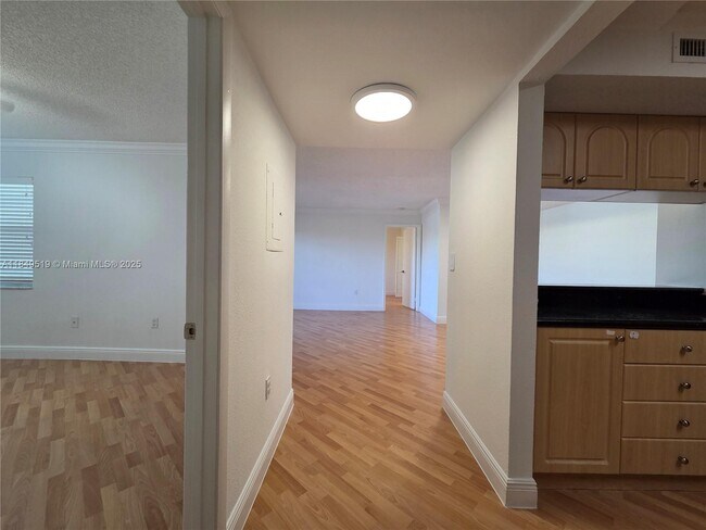 Building Photo - 10765 SW 108th Ave