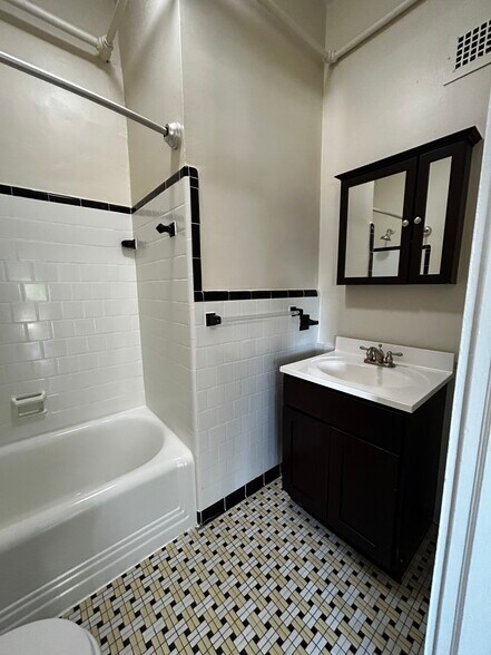 Building Photo - 1402 Beacon St