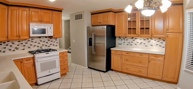 Building Photo - 1970 Dogwood Dr