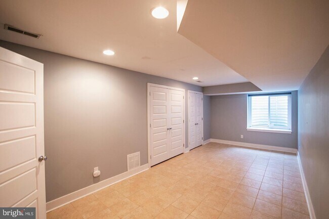 Building Photo - 1727 Annin St