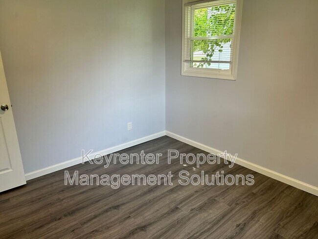 Building Photo - 421 N Charlotte Ave