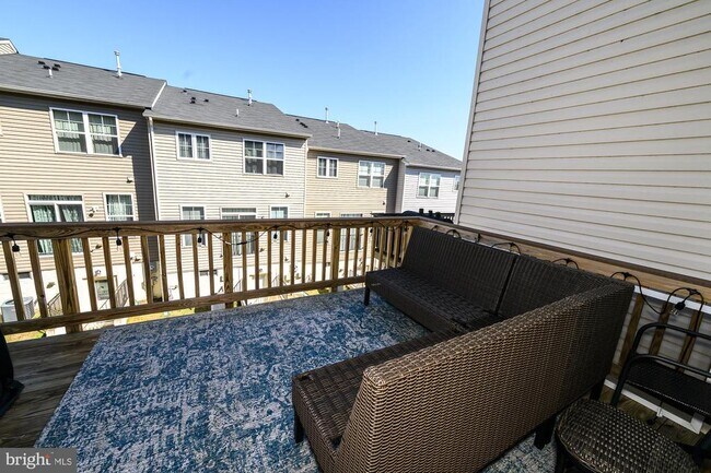 Building Photo - 105 Lantana Ln