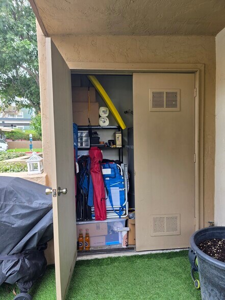 Building Photo - 9949 Scripps Westview Way