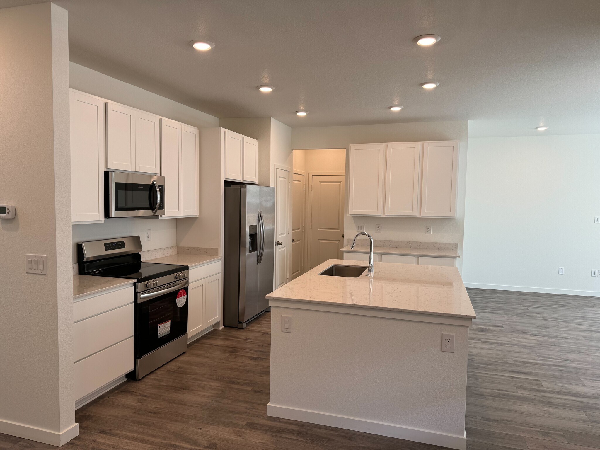 Building Photo - 684 Lillibrook Pl