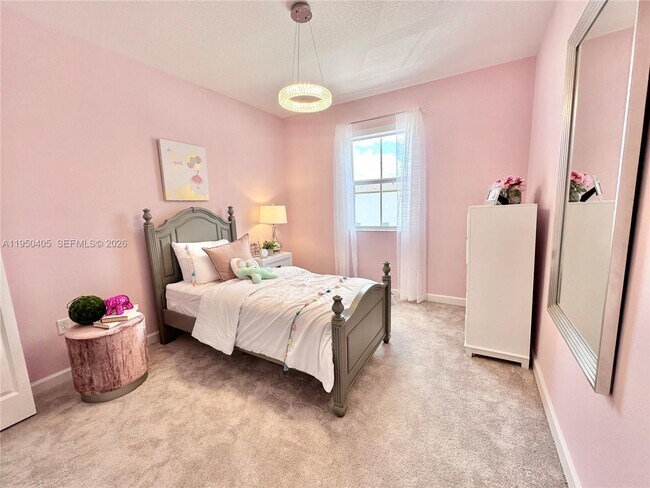 Building Photo - 191 SE 11th St