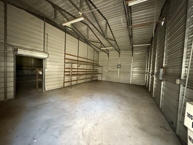 Building Photo - Large workshop available with home!